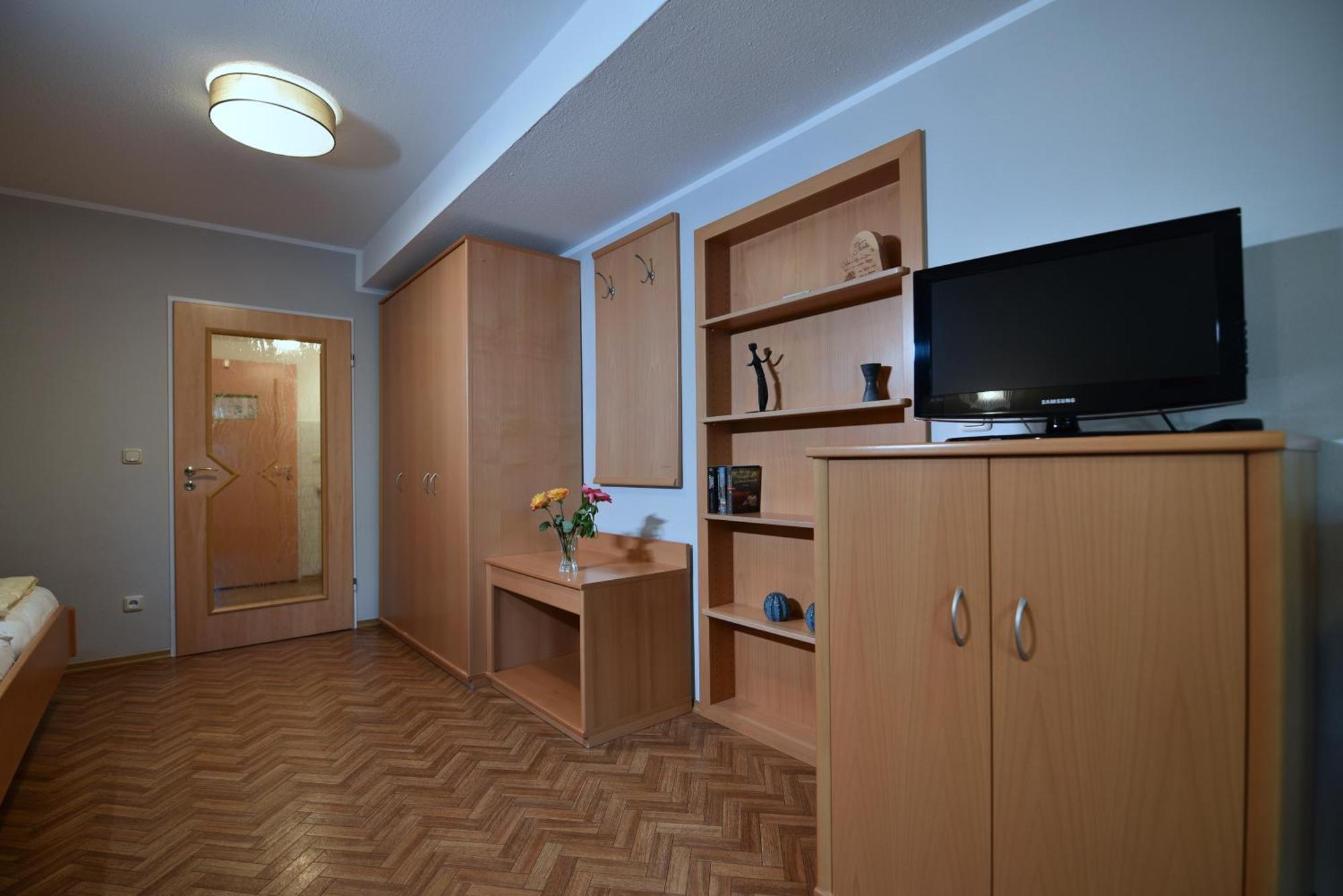 Erlkoenig Gaesteappartements Бад-Фюссинг Экстерьер фото